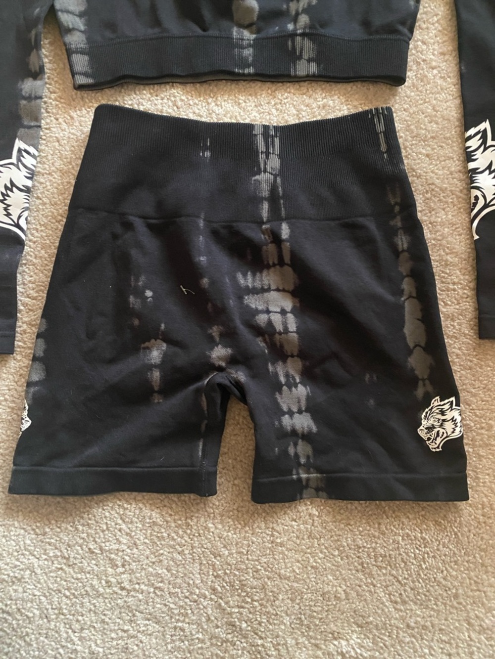 Darc sport size small 2 piece SHE Wolves set - Picture 2 of 8